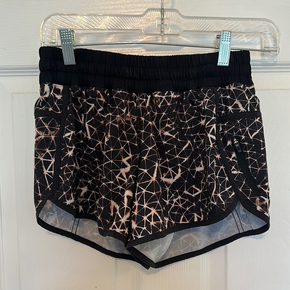 Lululemon Geometric Black Women's Shorts